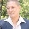 奥马·弗洛尔斯